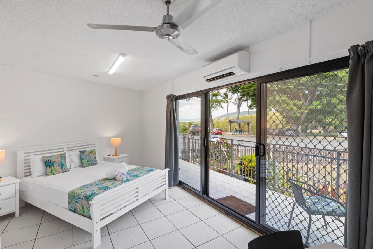 Whitsunday Waterfront Apartments Airlie Beach Extérieur photo