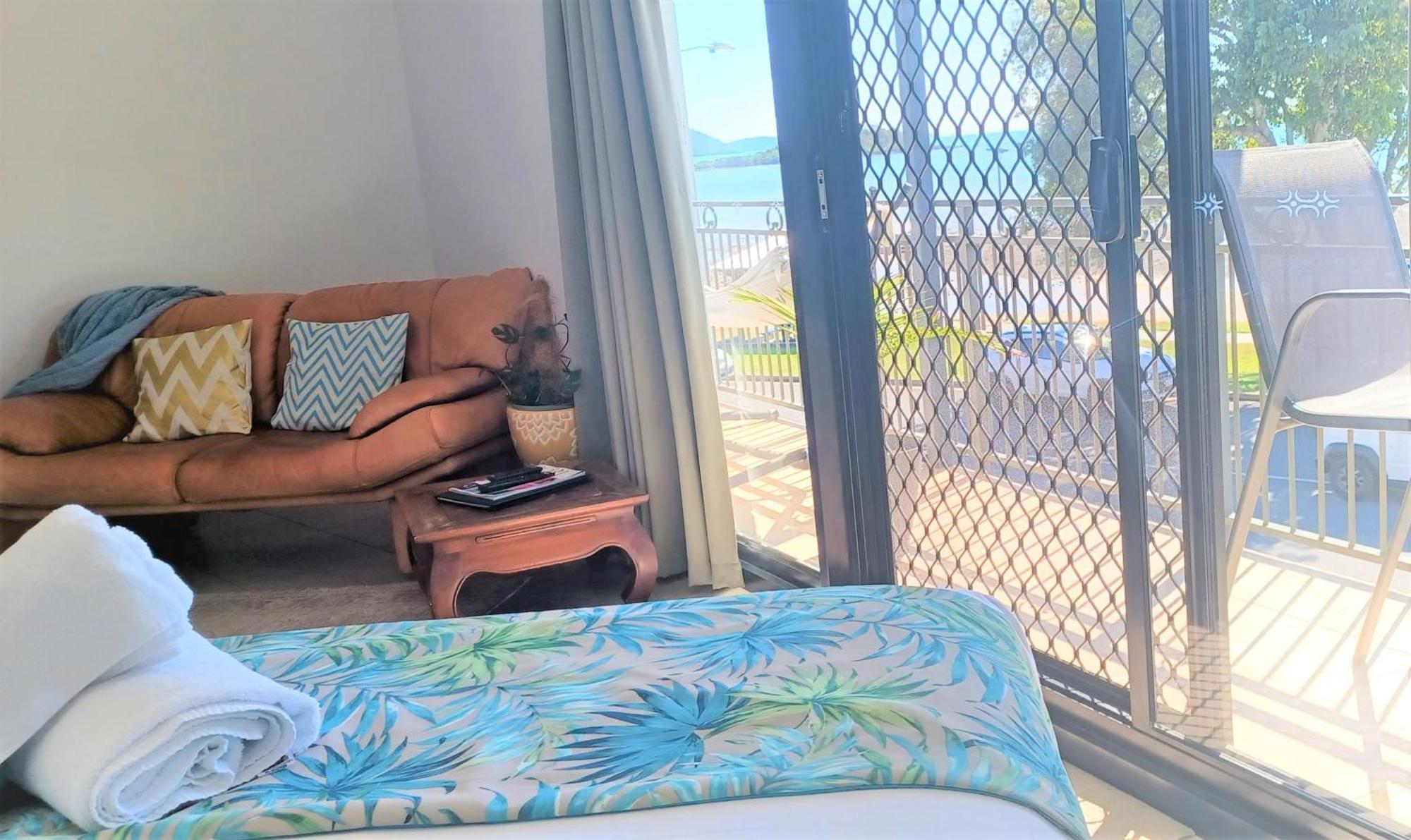 Whitsunday Waterfront Apartments Airlie Beach Extérieur photo